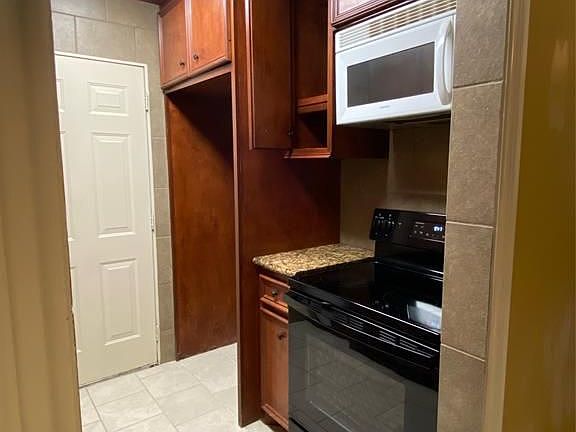 5th image of 809 Washington St #A