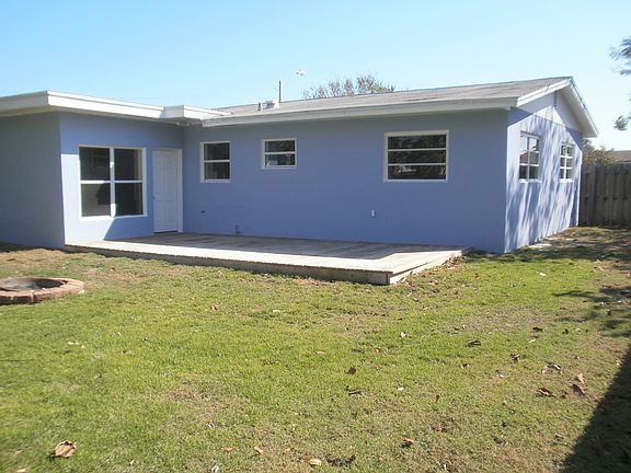 3rd image of 180 Albatross Dr