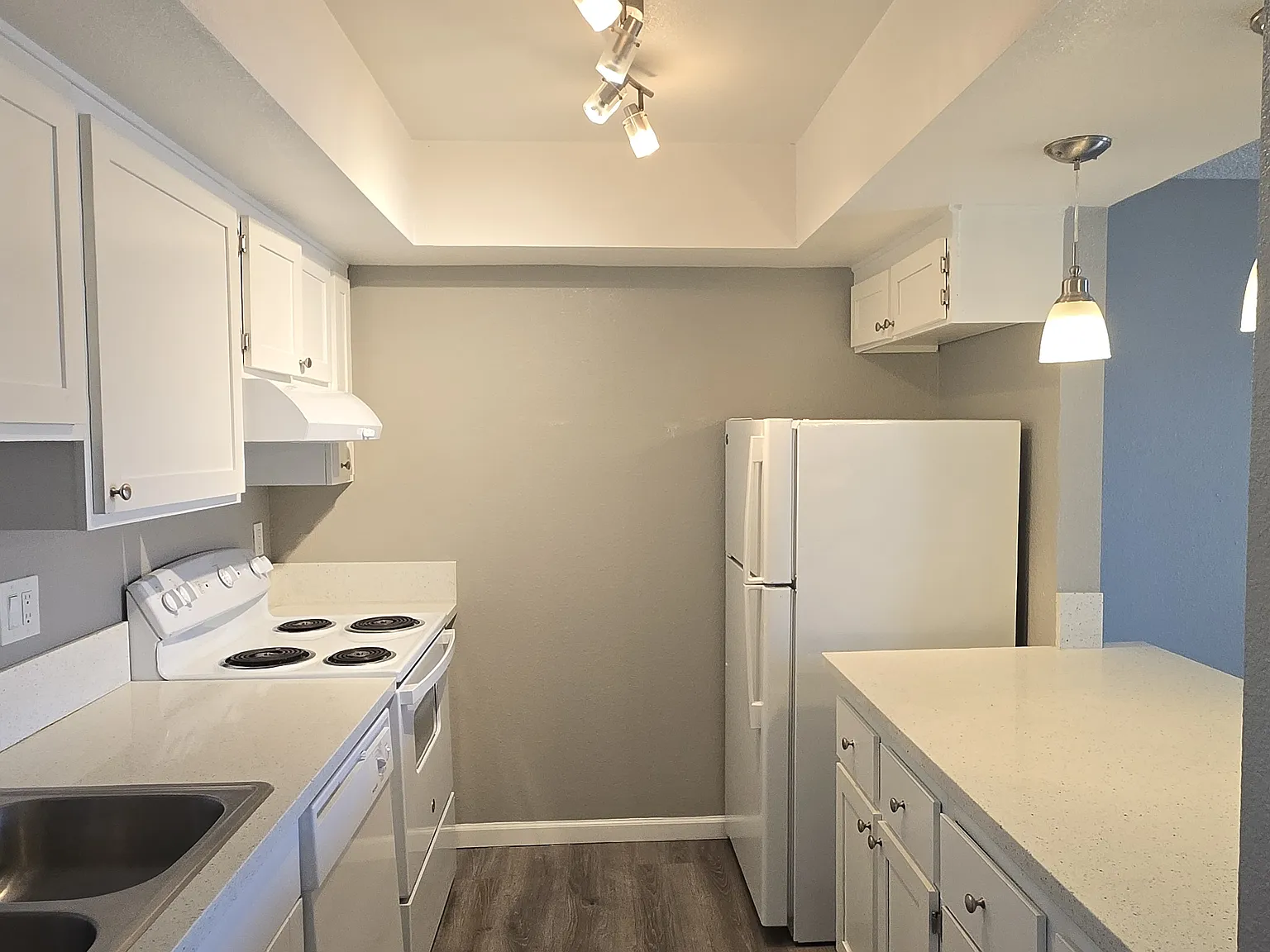 Studio, 400 sqft, $823 — Photo 2