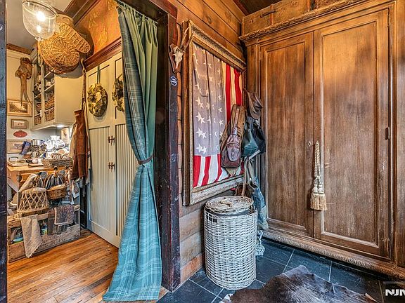 4th image of 26 Short Rd