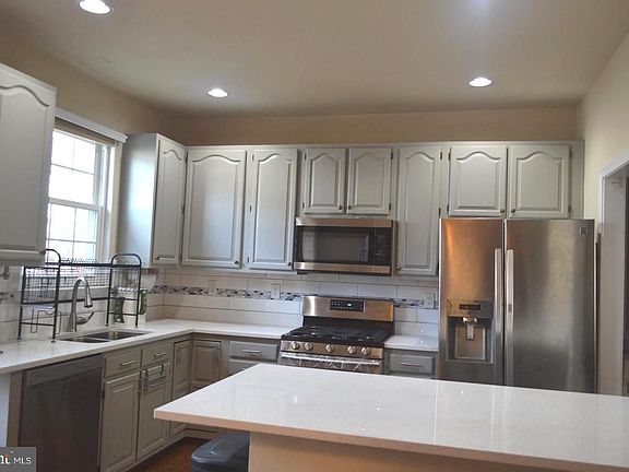 3rd image of 14608 Stream Pond Dr