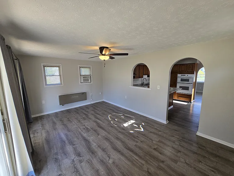 2952 Louise Ave — Photo 9