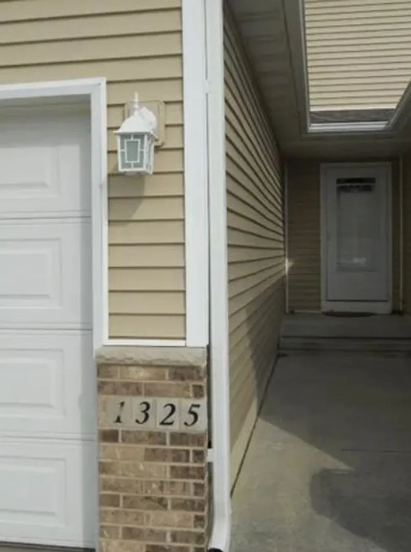 3 Bedroom 3.5 Bathroom Townhouse - Coming October — Photo 4