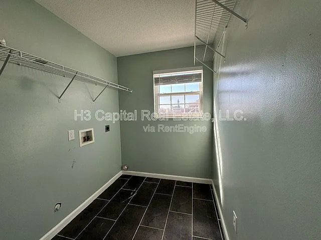 1041 Flora Lake Ct — Photo 14