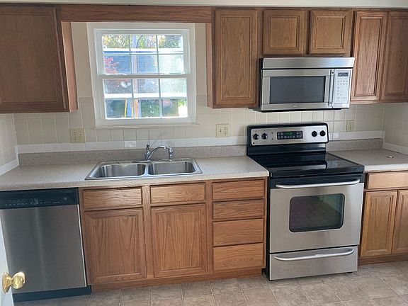 Sunny, eat in kitchen with adjoining laundry.