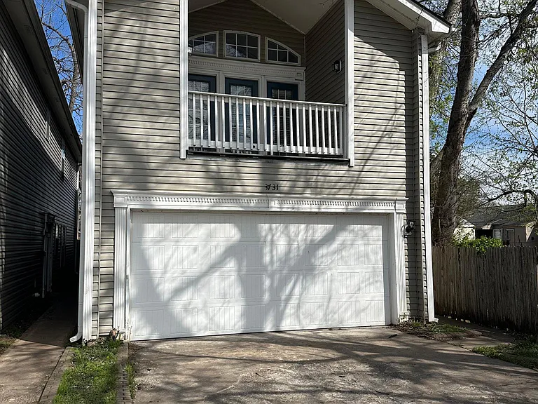 3731 Riverside Dr — Photo 1
