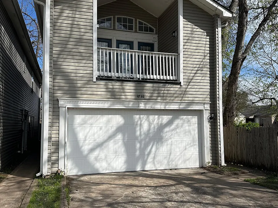 3731 Riverside Dr