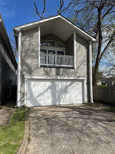 3731 Riverside Dr Photo 1
