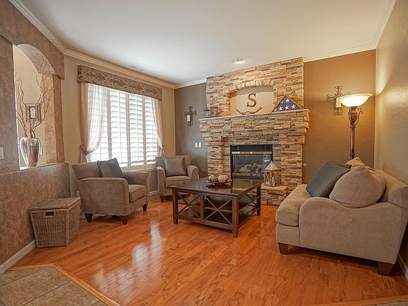 5th image of 252 W Pelican Dr