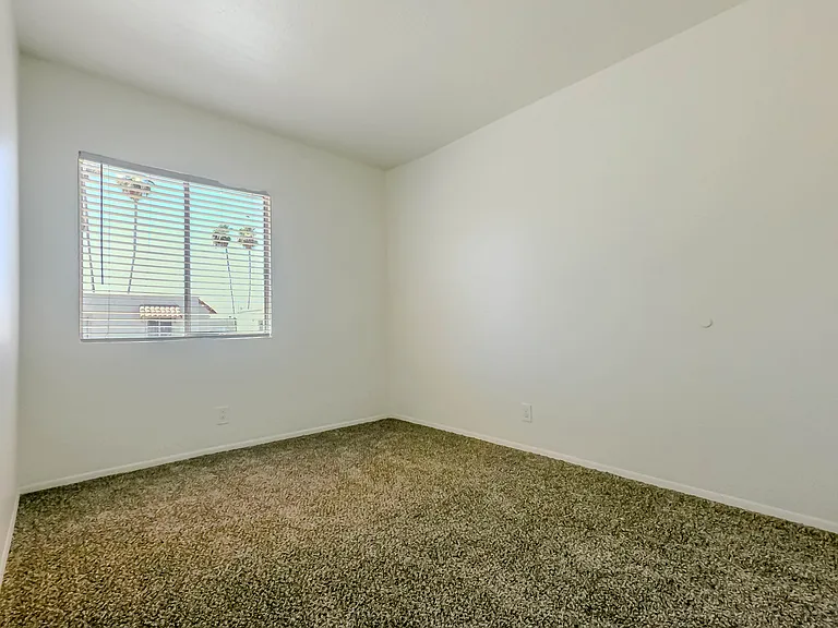 1219 E Townley Ave — Photo 24