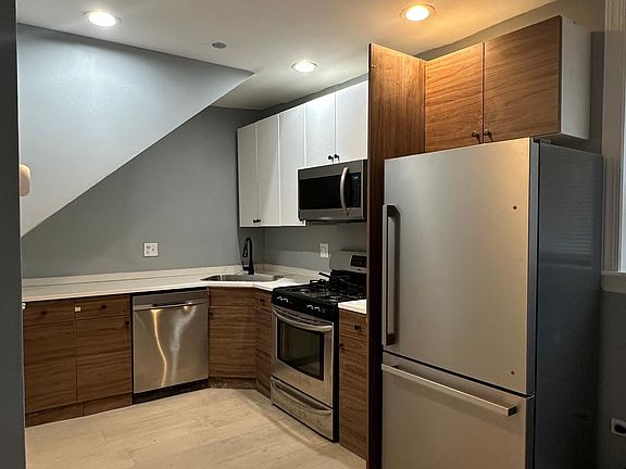 3rd image of 6613 S Kenwood Ave #111