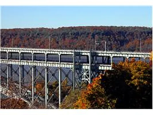 Rented by Douglas Elliman | media 7