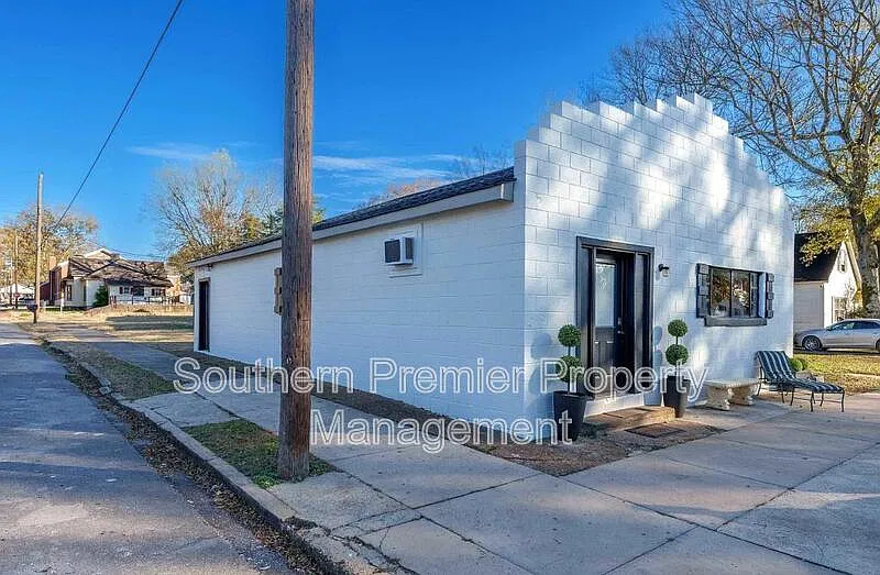1 bed, 1.0 bath, 500 sqft, $550 — Photo 1