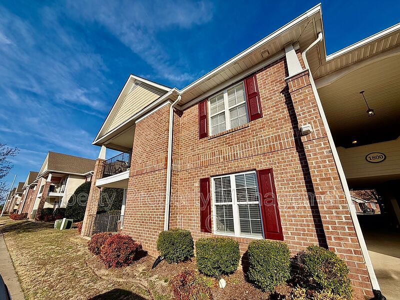 1st image of 1800 Balmoral Dr APT 102