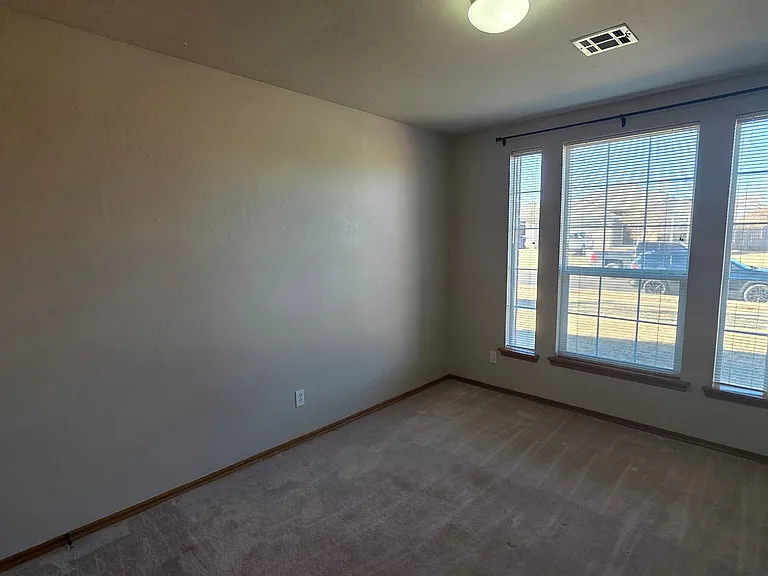 6820 NW 135th Cir — Photo 3