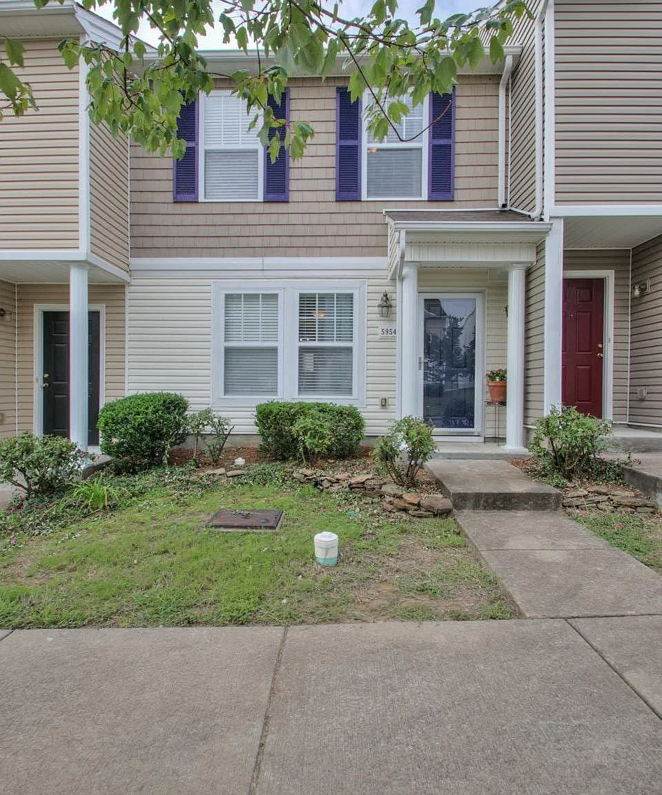 2 bed, 2.5 bath, 1404 sqft, $1,640 — Photo 1