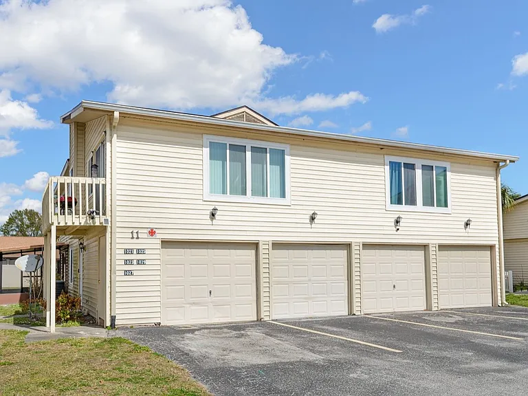 1023 Spring Meadow Dr #1 — Photo 2