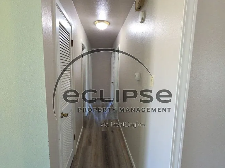 721 Lee Dr — Photo 17