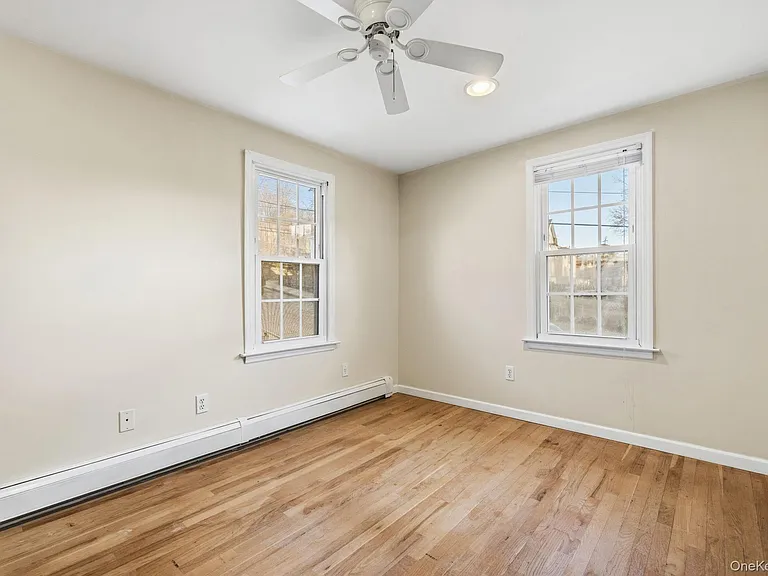 983 Warren Ave — Photo 17