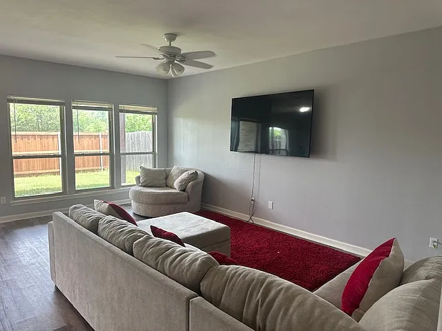 2129 Cranberry Ct — Photo 4