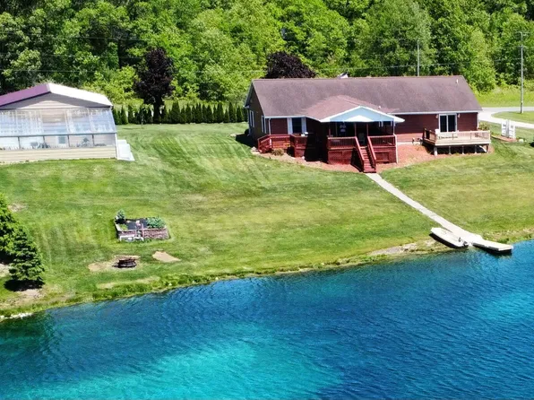8683 E Hawley Rd, Hesperia, MI 49421