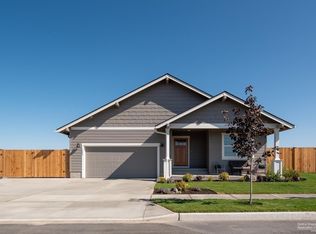 1664 NE 3rd St, Redmond, OR 97756