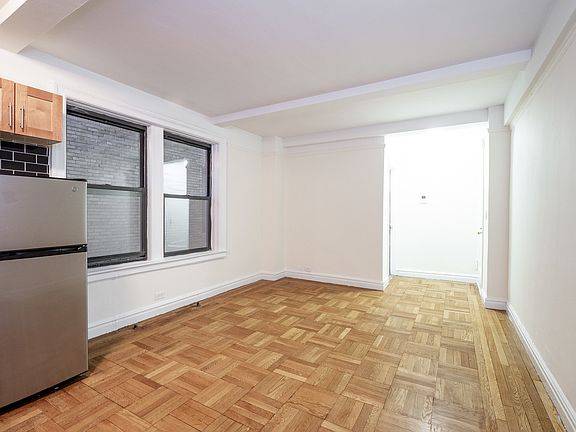 2nd image of 305 Lexington Ave APT 2C