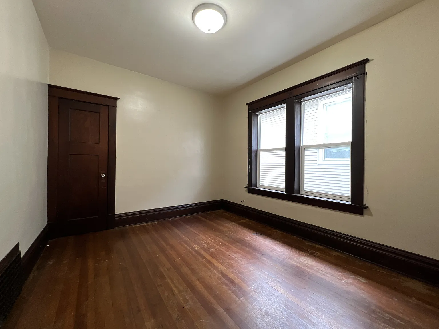 809 West 8th Street - 1/2 — Photo 4