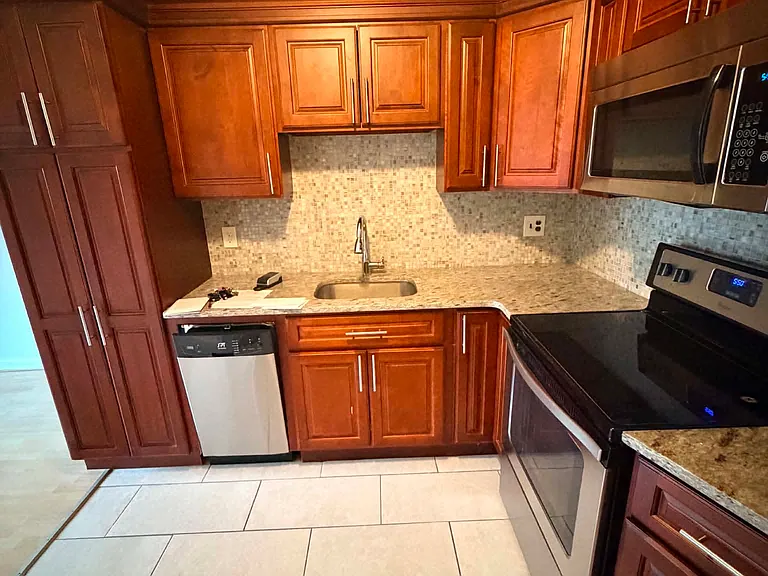 133 Warren St #3 — Photo 6