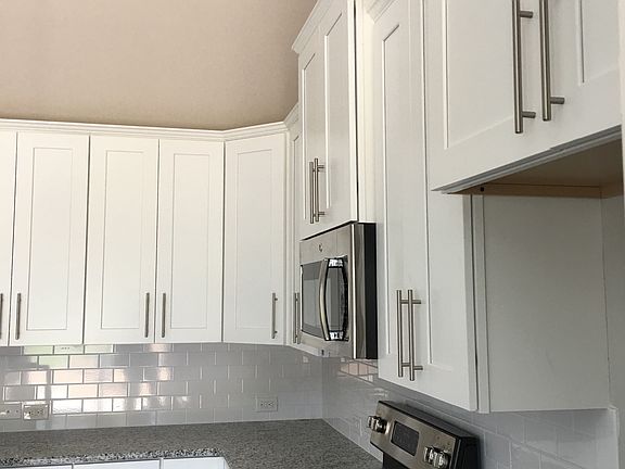 Selected the cabinets,knobs.