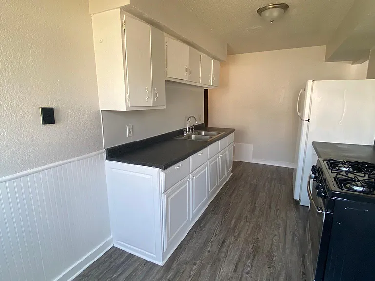 646 22nd Ave NE #8 — Photo 4