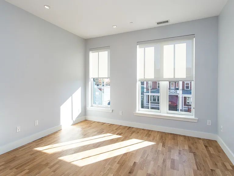 13 W Central St #3 — Photo 6