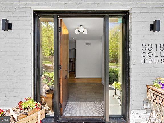 5th image of 3318 N Columbus St