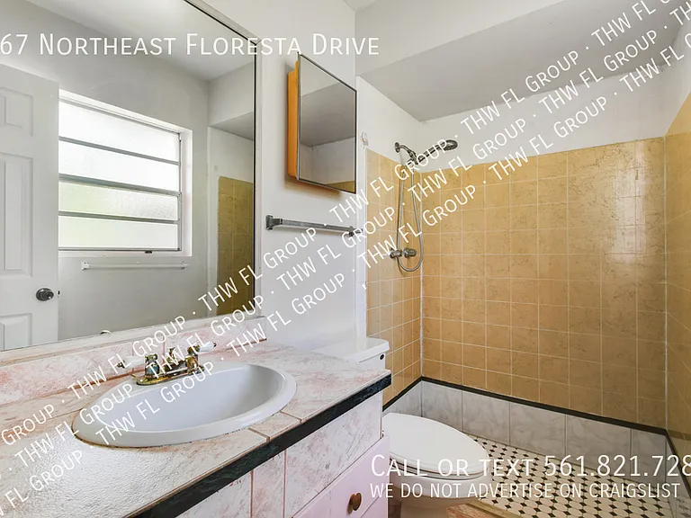 267 NE Floresta Dr — Photo 20