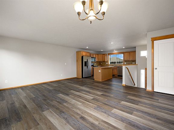 3rd image of 4602 N Hutchinson Ln