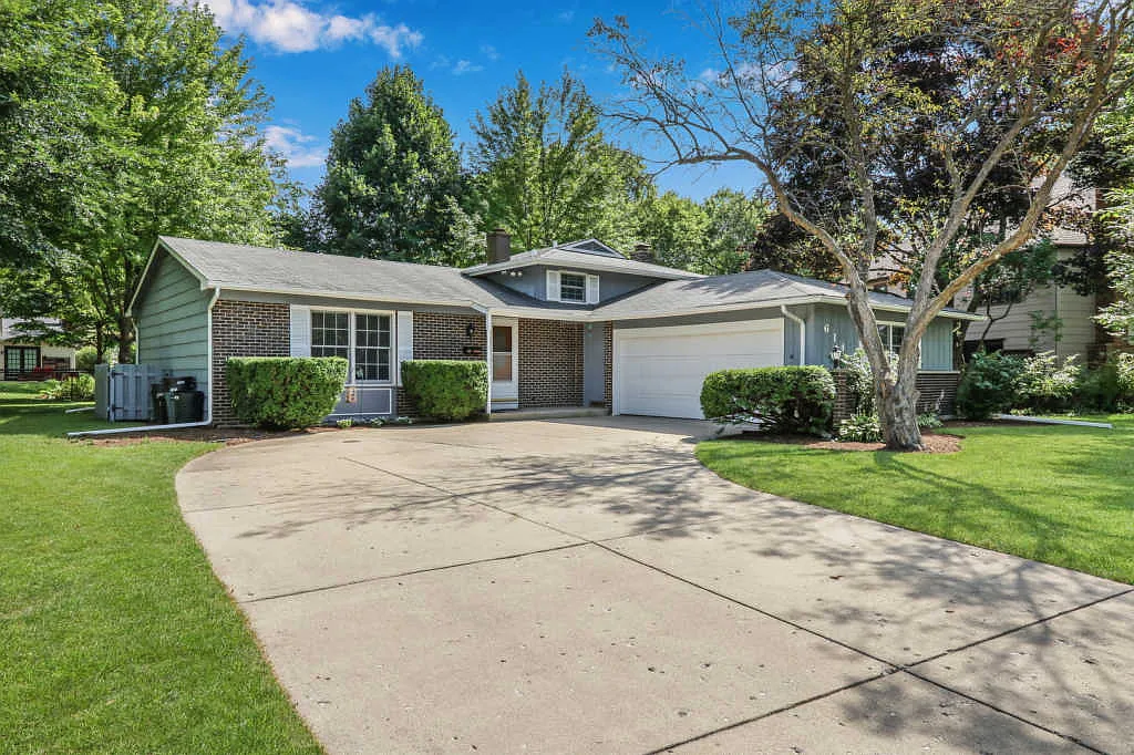 614 Carter St photo 1