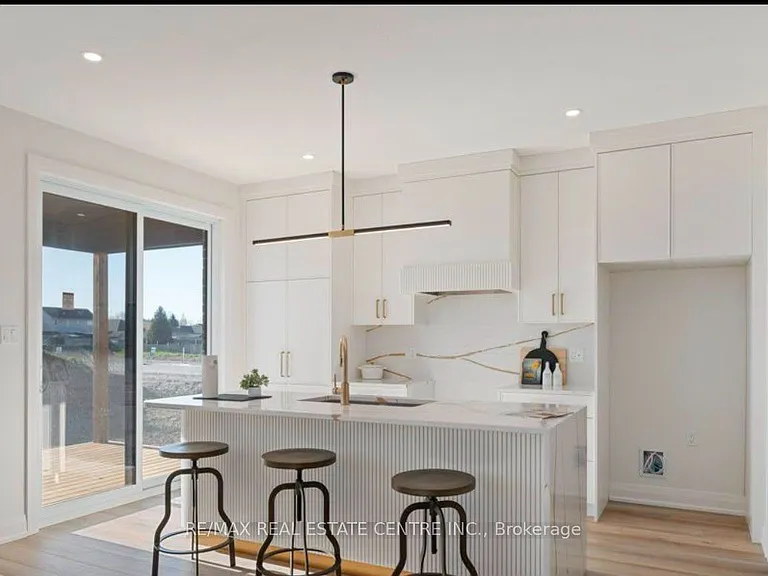 49 Lucas Rd #UPPER ONLY — Photo 6