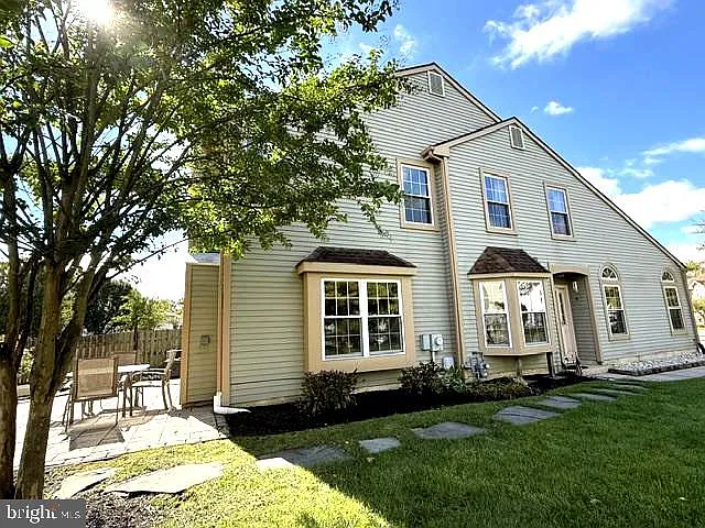 3 bed, 2.5 bath, 1894 sqft, $3,250 — Photo 2