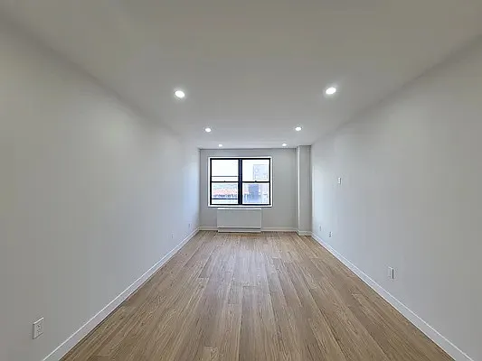 Rented by Bouklis Group | media 18