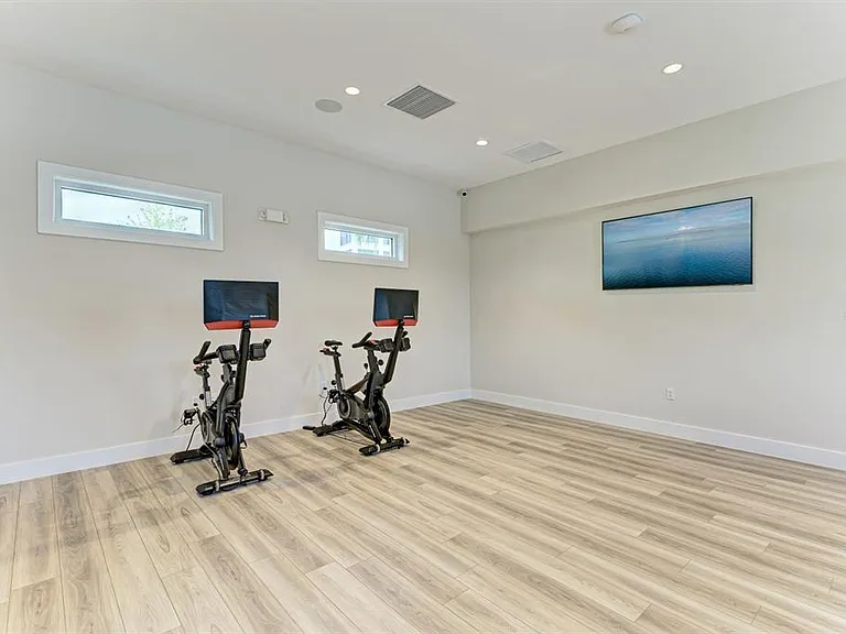 10016 Rembrandt Way #202 — Photo 33