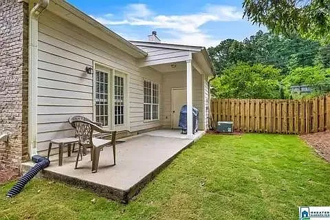 102 Frances Ln — Photo 4