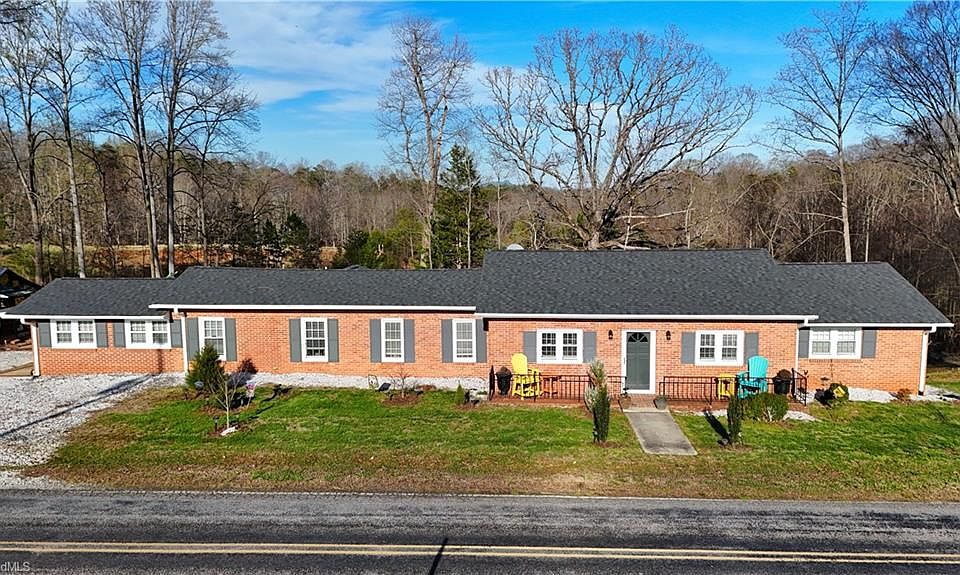 1st image of 4797 Rockford Rd