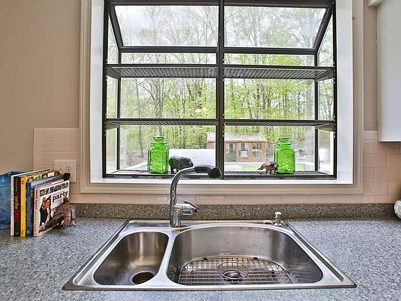 5th image of 30 Woodland St #1