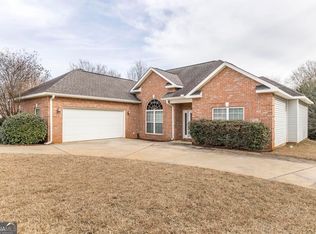110 Mallards Landing Dr, Kathleen, GA 31047