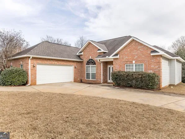 110 Mallards Landing Dr, Kathleen, GA 31047