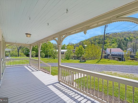 3rd image of 107 Toolshed Ln
