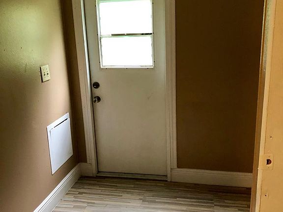 5th image of 4715 Dunkeld Ave