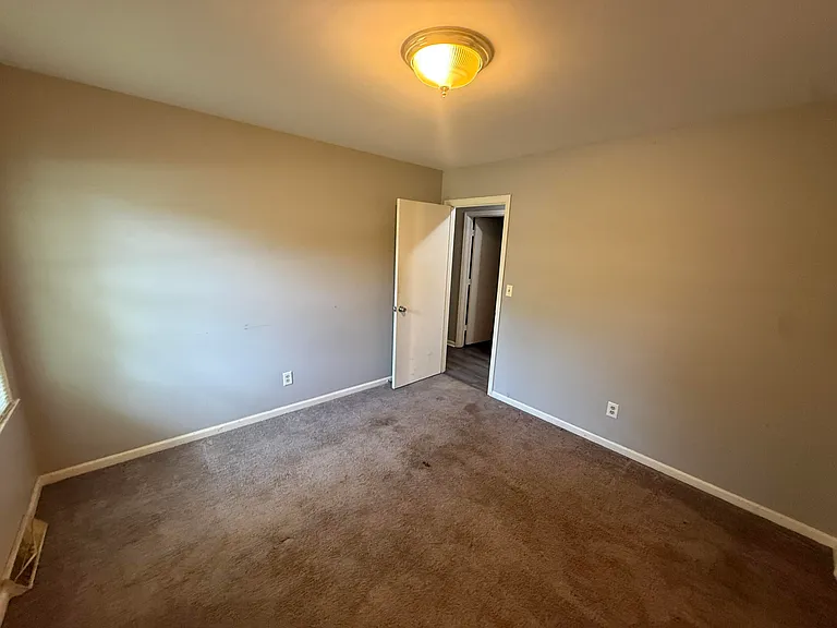 2266 Alexandria Dr — Photo 8