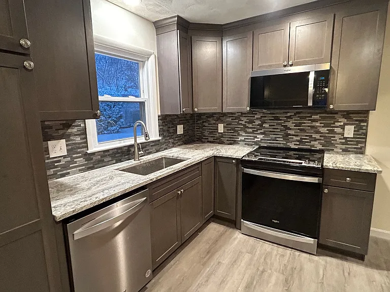 58 Versailles St — Photo 3