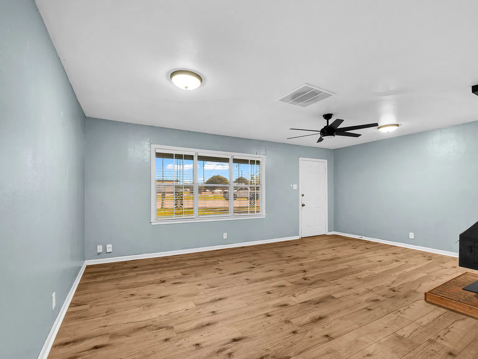 3905 Dakota Trl — Photo 2